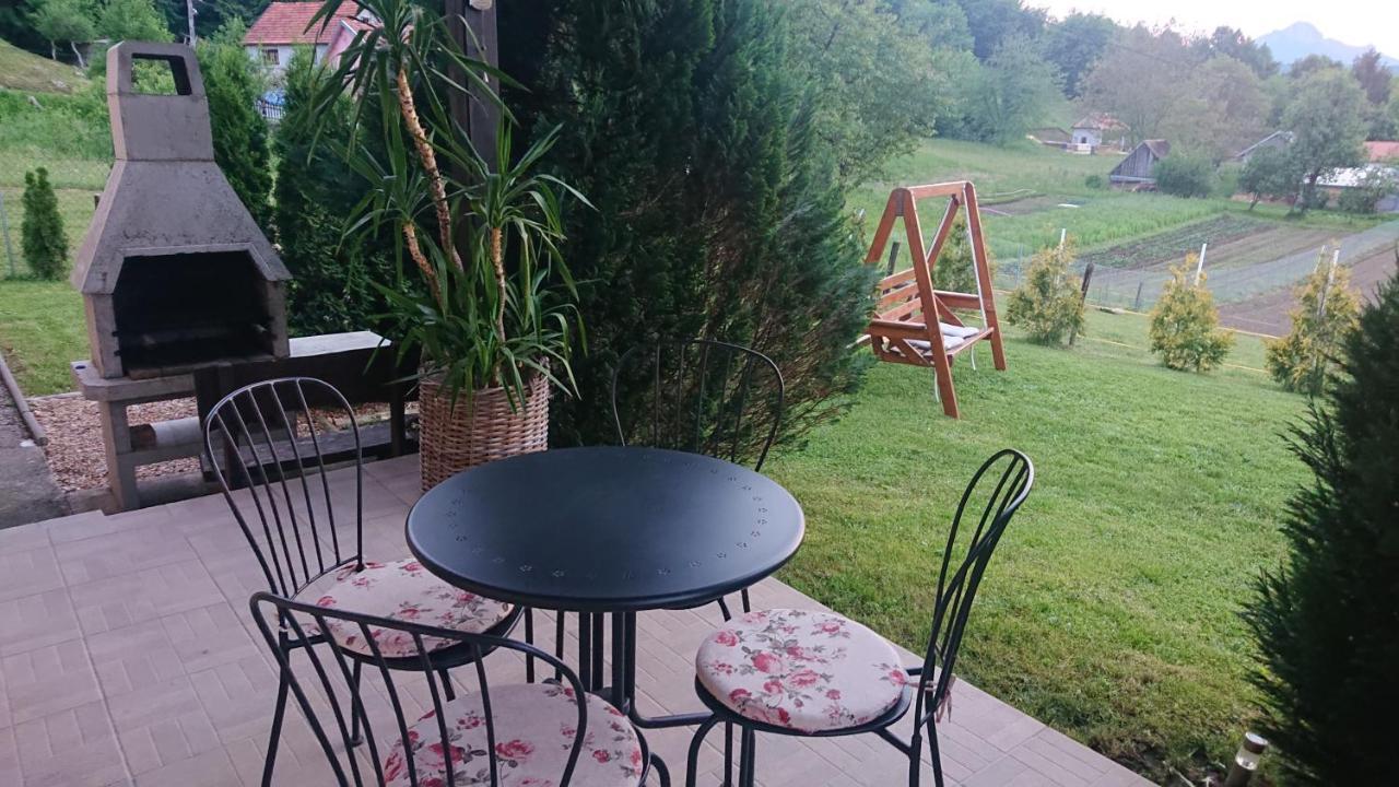 Apartment Zora - Guest House Ogulin Eksteriør billede