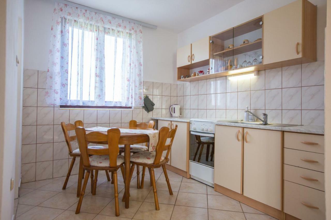 Apartment Zora - Guest House Ogulin Eksteriør billede