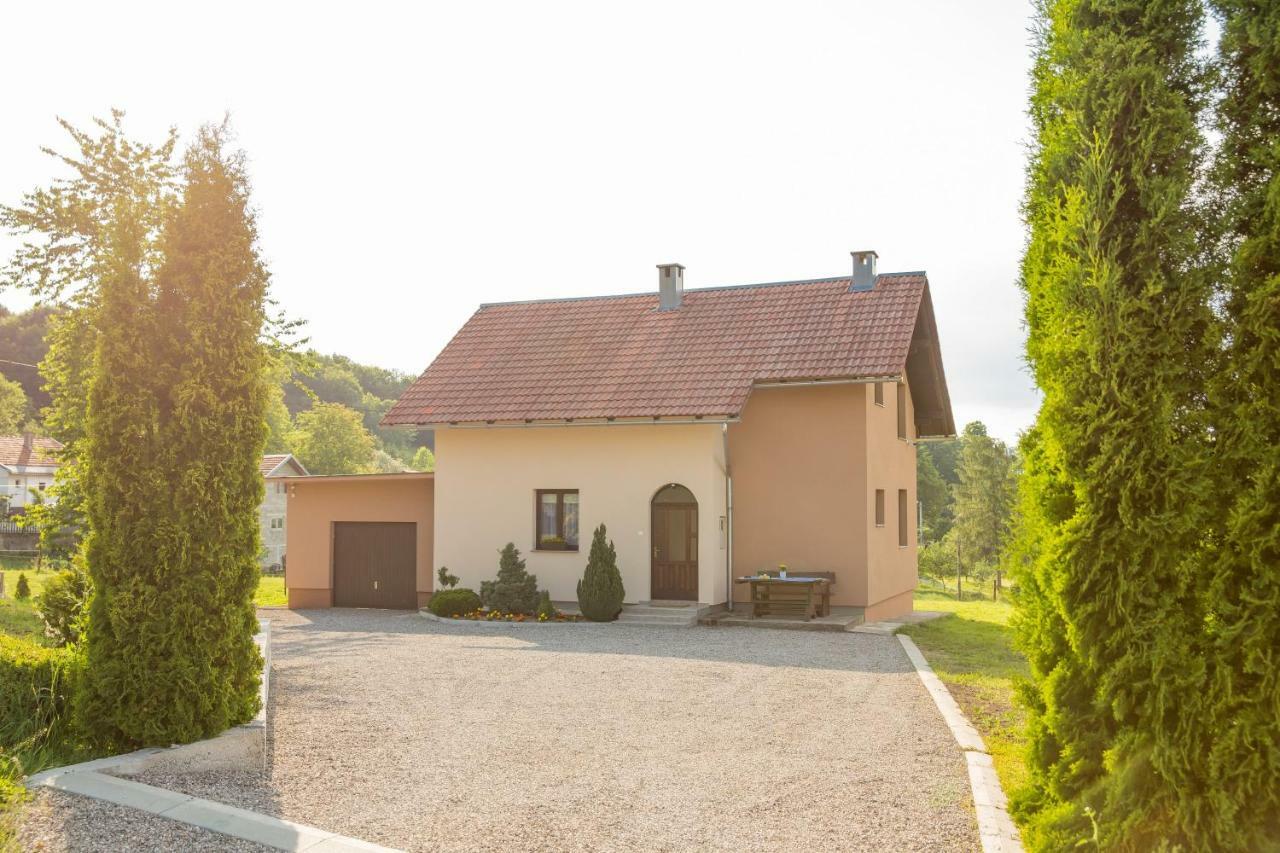 Apartment Zora - Guest House Ogulin Eksteriør billede
